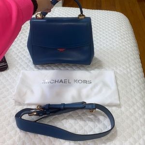 MK Michael Kors cute crossbody & carry bag. Great condition!